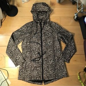 Jones New York Womens sz Sm cheetah print hooded raincoat with waist drawstring
